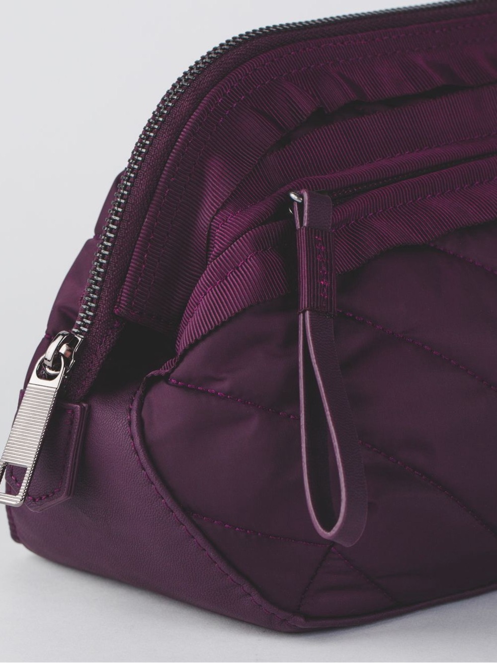 Lululemon Don’t Sweat It Kit Quilted Black Cherry Cosmetic Travel Pouch Bag Gym - Picture 2 of 13